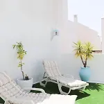 Traditional & Private Rooftop بيت للعطل *