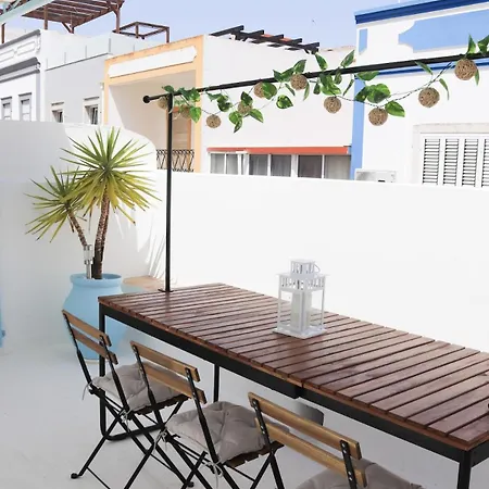 Traditional & Private Rooftop Vakantiehuis Olhão